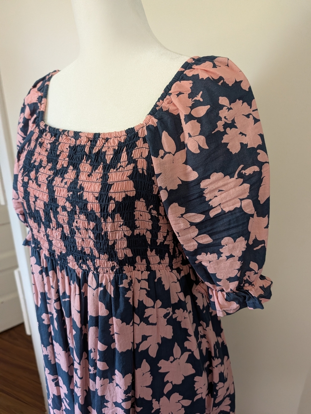 Pretty Floral Women's Dress - Picture 5 of 7